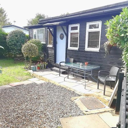 2 Bedroom Chalet Bungalow On Humberston Fitties. Exterior photo