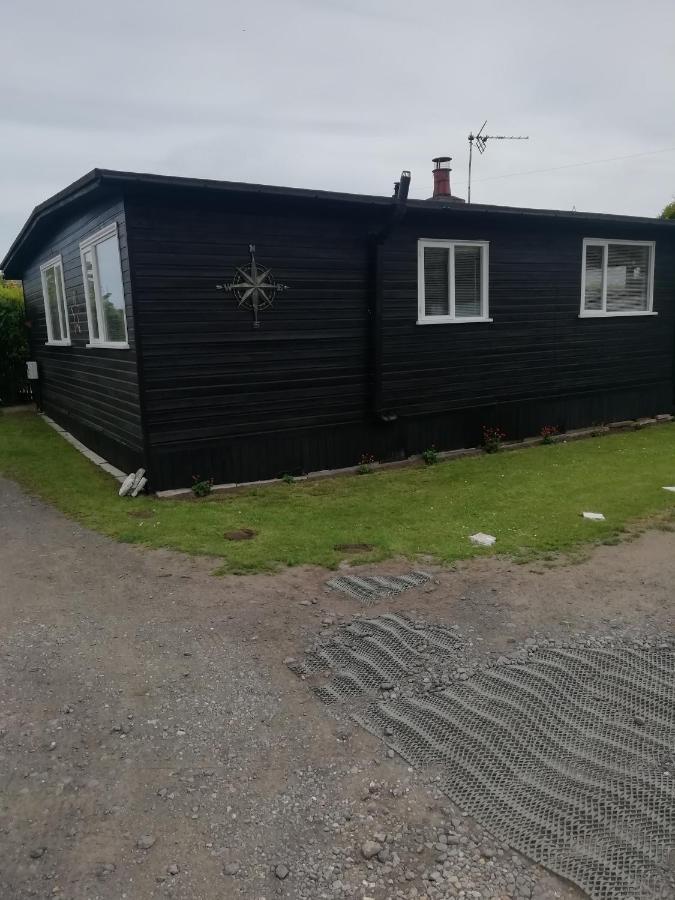 2 Bedroom Chalet Bungalow On Humberston Fitties. Exterior photo